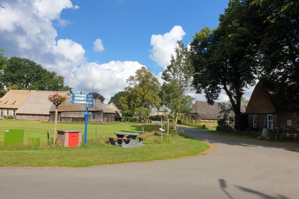 Ermerhoek, In De Hof Luaran gambar